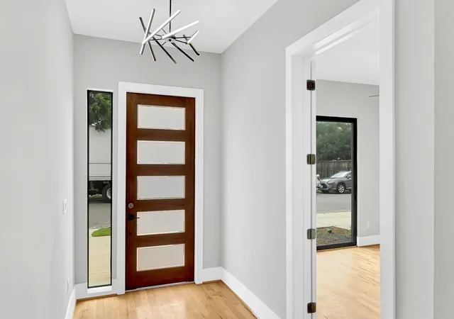 3rd image of 1505 Stuart St, Houston, TX 77004 | MLS# 42310124