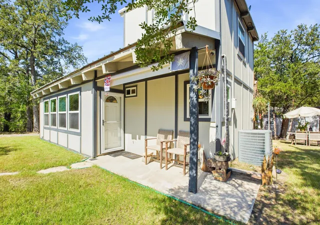 Photo 3 of Single family home for sale at 333 Woodvine Ln, Somerville, TX 77879 | MLS# 64530034 | Listing updated on 2026-08-28