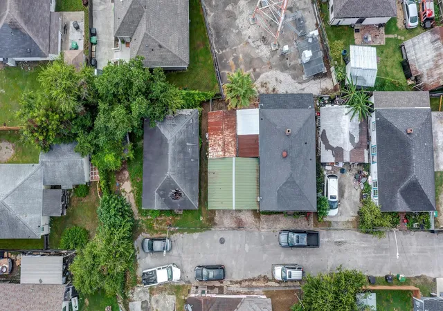 9th image of 4 Canal Ct, Houston, TX 77011 | MLS# 29677255