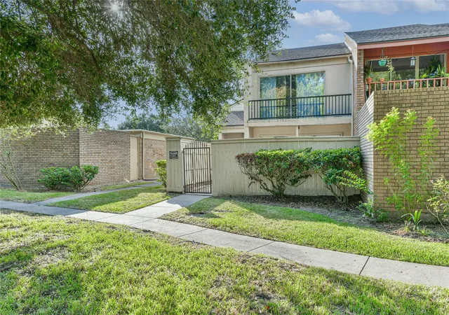 Photo 3 of Townhouse for sale at 68 Chervil Common, Lake Jackson, TX 77566 | MLS# 45989275 | Listing updated on 2026-09-16