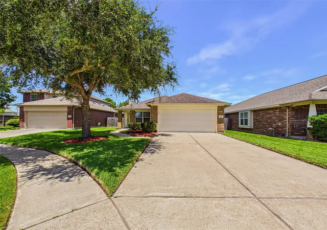 3rd image of 806 Rocky Rose Ct, La Marque, TX 77568 | MLS# 10003188