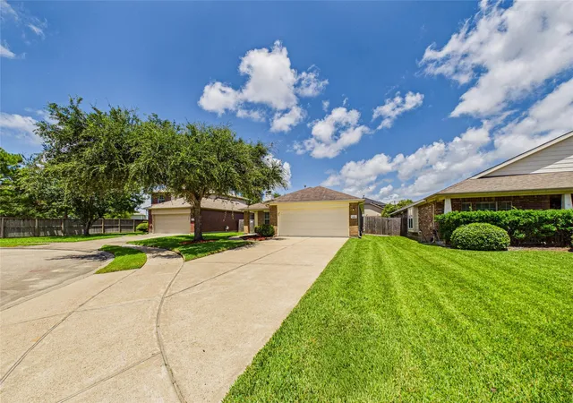 4th image of 806 Rocky Rose Ct, La Marque, TX 77568 | MLS# 10003188