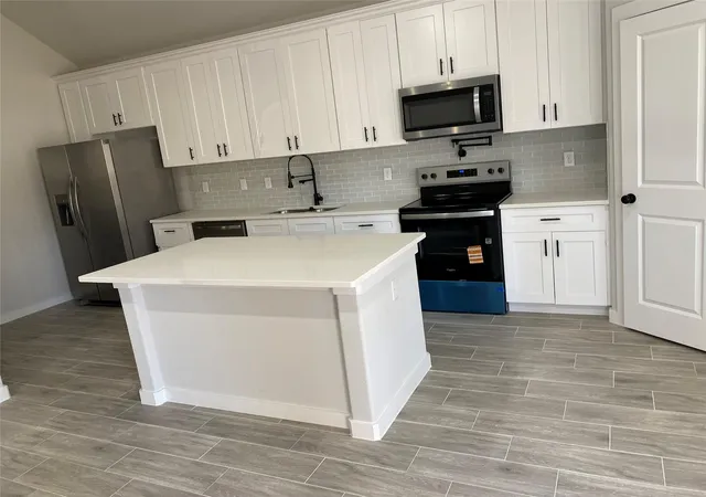 Photo 2 of Single family home for sale at 16393 Eastchase St, Montgomery, TX 77316 | MLS# 58722376 | Listing updated on 2026-09-10