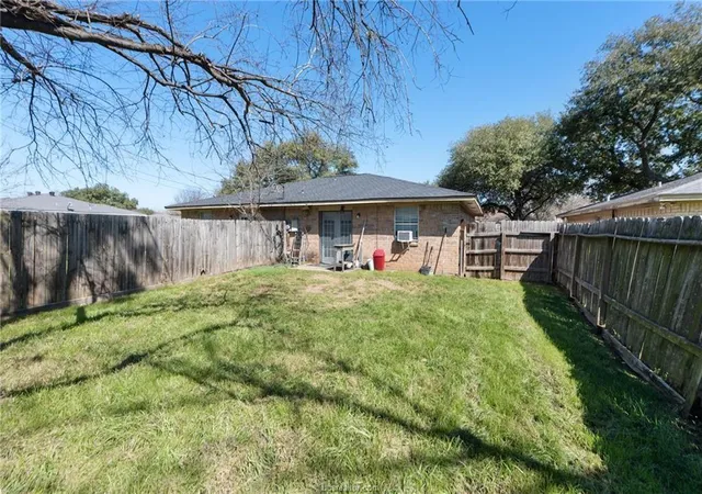 Listing Photo 5 - Condo for sale in building located at 1137-1139 Georgia St, College Station, TX 77840