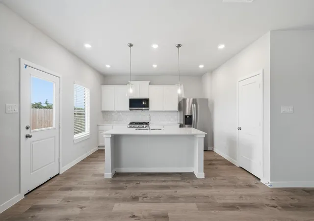 Photo 4 of Sale Pending at 3325 Young Clover Wy, Houston, TX 77047 | MLS# 44206176 | Listing updated on 2026-09-15