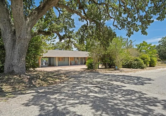Photo 1 of Single family home for sale at 221 E 9th St, Flatonia, TX 78941 | MLS# 91750361 | Listing updated on 2026-08-25