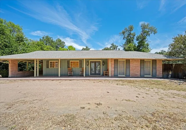 Photo 3 of Single family home for sale at 221 E 9th St, Flatonia, TX 78941 | MLS# 91750361 | Listing updated on 2026-08-25