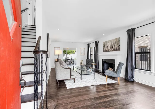 4th image of 2144 Colquitt St, Houston, TX 77098 | MLS# 50427838