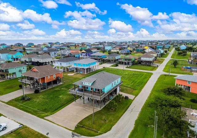 Photo 4 of Single family home for sale at 879 Wommack, Crystal Beach, TX 77650 | MLS# 10514066 | Listing updated on 2026-09-17
