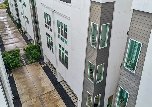 Photo 1 of Sale Pending at 1166 W 19th Street, Houston, TX 77008 | MLS# 64721600 | Listing updated on 2026-09-19
