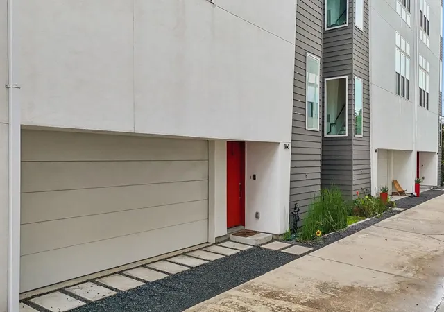 Photo 2 of Sale Pending at 1166 W 19th Street, Houston, TX 77008 | MLS# 64721600 | Listing updated on 2026-09-19