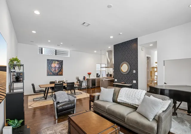 Photo 4 of Sale Pending at 1166 W 19th Street, Houston, TX 77008 | MLS# 64721600 | Listing updated on 2026-09-19