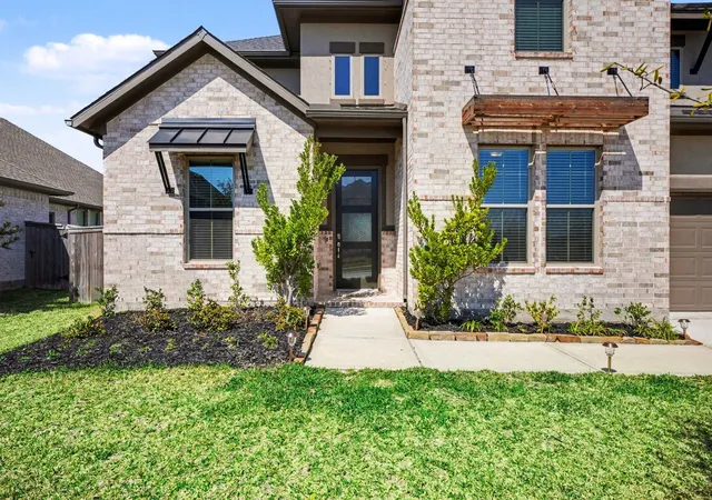 Photo 3 of Sale Pending at 4917 Harbor Brooks Ln, League City, TX 77573 | MLS# 77483987 | Listing updated on 2026-09-07