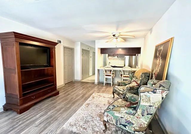 4th image of 3300 Yorktown St #22, Houston, TX 77056 | MLS# 38950565