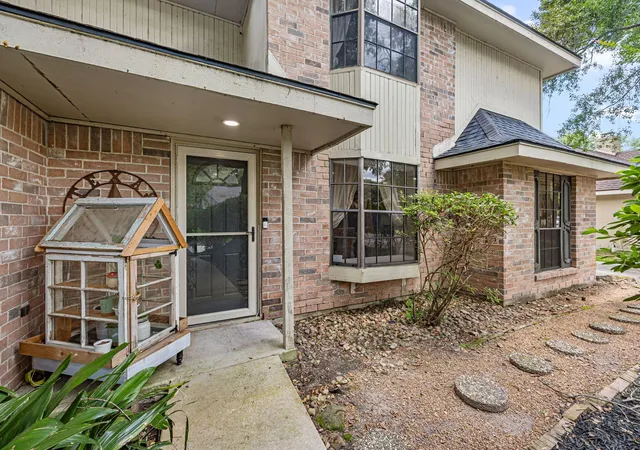 Photo 3 of Single family home for sale at 3031 Falling Brk Dr, Kingwood, TX 77345 | MLS# 70806766 | Listing updated on 2026-09-11