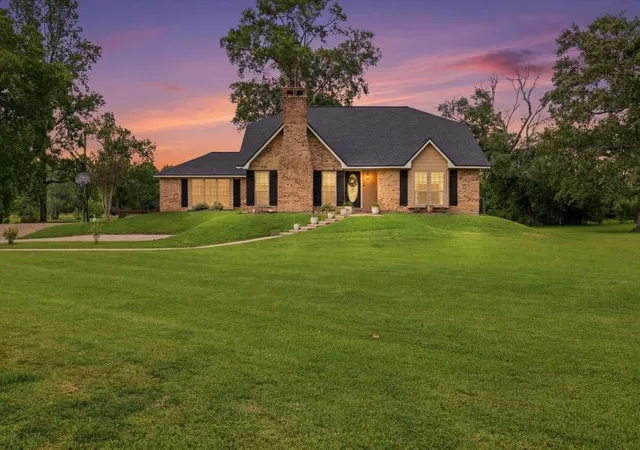 Homes for sale in Sour Lake, TX | 330 W Pineshadows Dr, Sour Lake, TX 77659 | MLS# 86809224