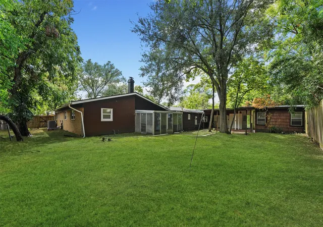 17th image of 632 Meadowlawn St, La Porte, TX 77571 | MLS# 53413545