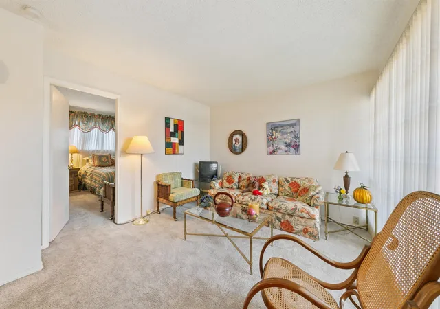 5th image of 2503 Mccue Rd #36, Houston, TX 77056 | MLS# 32425062