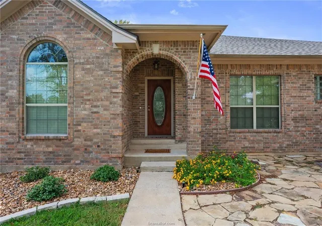 2nd image of 4960 Drake Dr, College Station, TX 77845 | MLS# 80925422