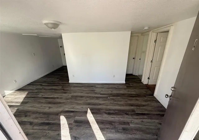 Listing Photo 5 - Condo for sale in building located at 6901 Dumble St, Houston, TX 77021