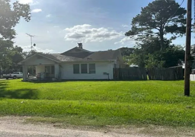 Homes for sale in Wallis, TX | 103 Birch St, Wallis, TX 77485 | MLS# 22370880