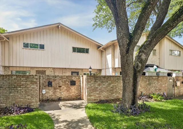 Townhouse for sale at 7826 Woodway Dr #7826, Houston, TX 77063 | MLS# 82500983
