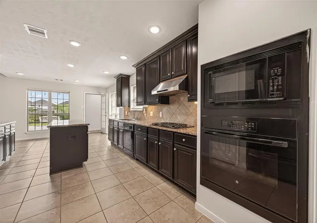 Photo 3 of Single family home for sale at 29 Palmero Way, Manvel, TX 77578 | MLS# 55471119 | Listing updated on 2026-08-26