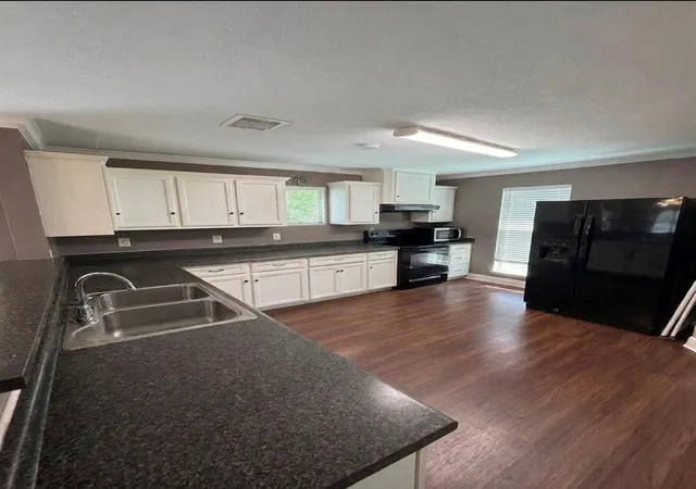 5th image of 311 S 3Rd St, Highlands, TX 77562 | MLS# 21310897