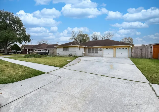 1st image of 731 Dunwick Ln, Pasadena, TX 77502 | MLS# 86915015