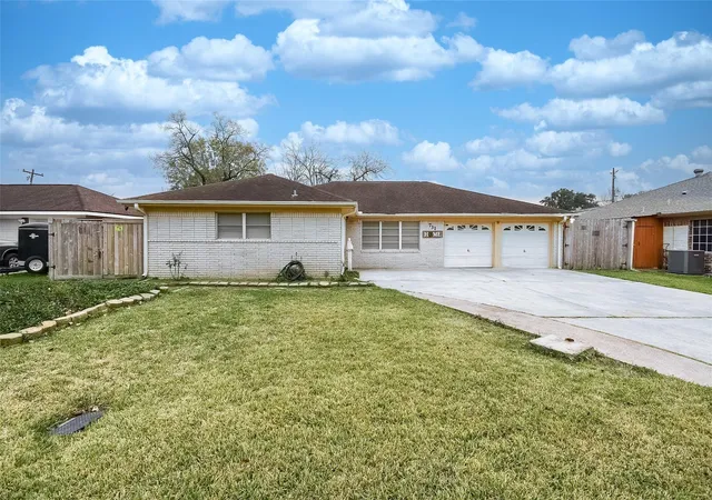 2nd image of 731 Dunwick Ln, Pasadena, TX 77502 | MLS# 86915015