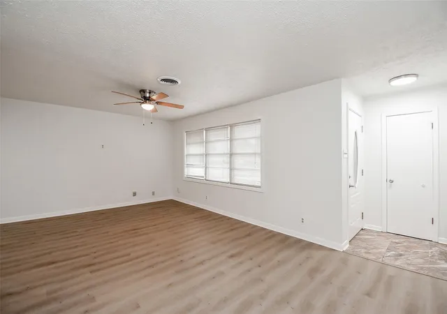 4th image of 731 Dunwick Ln, Pasadena, TX 77502 | MLS# 86915015