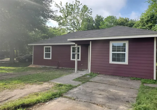 Homes for sale in Houston, TX | 4910 Southwind St, Houston, TX 77033 | MLS# 96951063
