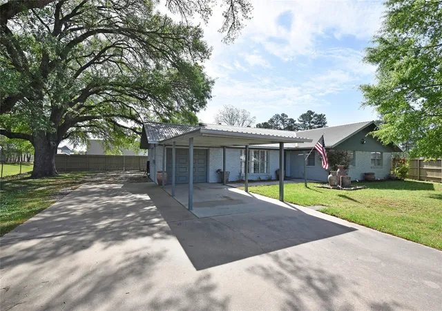 Photo 3 of Single family home for sale at 22118 Hufsmith Kohrville Rd, Tomball, TX 77375 | MLS# 42836858 | Listing updated on 2026-08-18