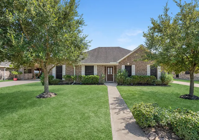 Photo 2 of Single family home for sale at 6830 Gonzales Pt, Manvel, TX 77578 | MLS# 11085821 | Listing updated on 2026-09-03