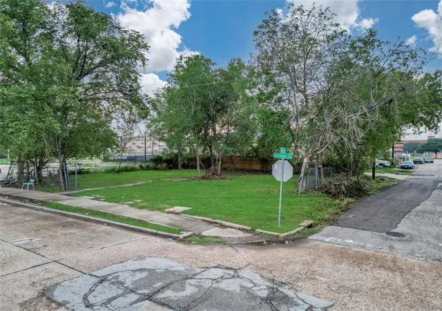 Photo 2 of Land for sale at 3350 Holman St, Houston, TX 77004 | MLS# 52254566 | Listing updated on 2026-01-19