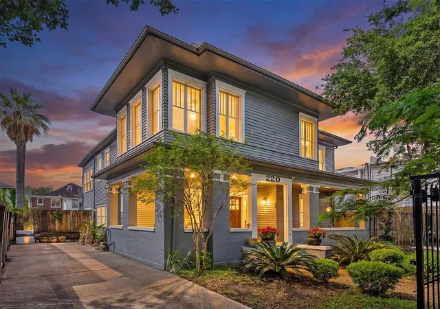 Photo 2 of Single family home for sale at 220 Marshall St, Houston, TX 77006 | MLS# 28409158 | Listing updated on 2026-09-14