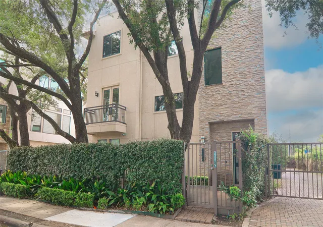 Photo 1 of Single family home for sale at 1110 Autrey St #C, Houston, TX 77006 | MLS# 95413329 | Listing updated on 2026-09-05