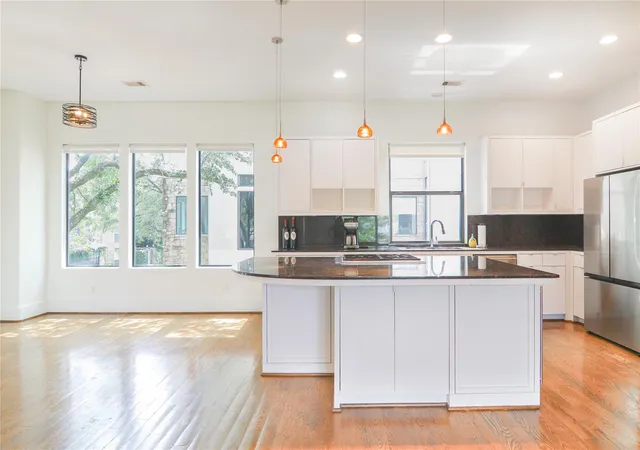 Photo 2 of Single family home for sale at 1110 Autrey St #C, Houston, TX 77006 | MLS# 95413329 | Listing updated on 2026-09-05