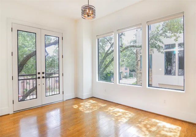 Photo 3 of Single family home for sale at 1110 Autrey St #C, Houston, TX 77006 | MLS# 95413329 | Listing updated on 2026-09-05