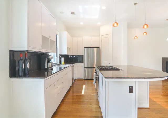 Photo 3 of Single family home for sale at 1110 Autrey St #C, Houston, TX 77006 | MLS# 95413329 | Listing updated on 2026-09-05