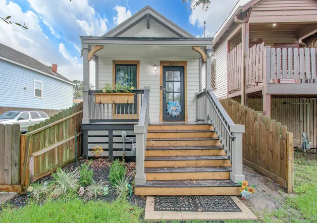 1st image of 1109 31st St, Galveston, TX 77550 | MLS# 89443500