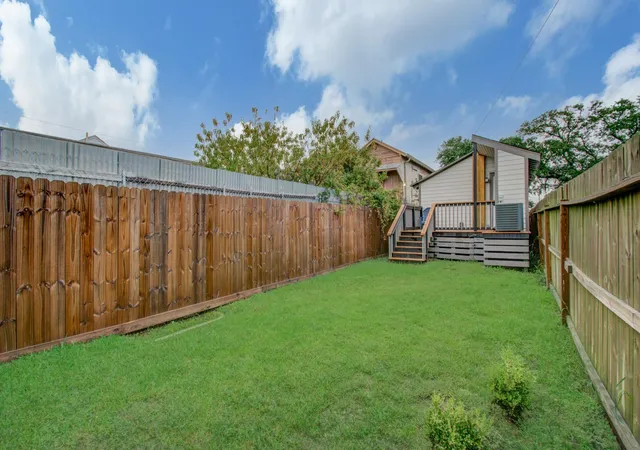 31st image of 1109 31st St, Galveston, TX 77550 | MLS# 89443500