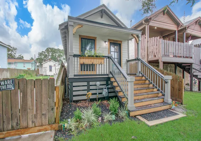 3rd image of 1109 31St St, Galveston, TX 77550 | MLS# 89443500