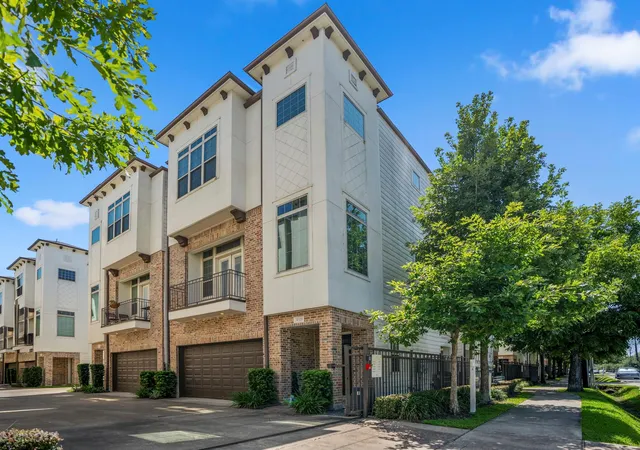 Photo 1 of Single family home for sale at 1032 W 26th Street #D, Houston, TX 77008 | MLS# 79561027 | Listing updated on 2026-09-10