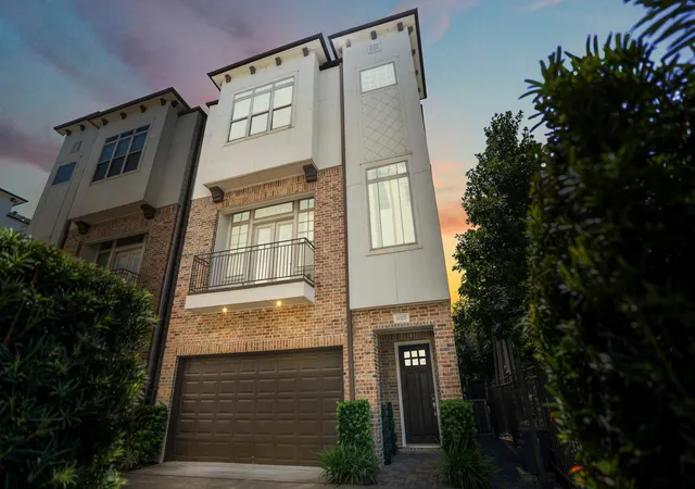 Photo 3 of Single family home for sale at 1032 W 26th Street #D, Houston, TX 77008 | MLS# 79561027 | Listing updated on 2026-09-10