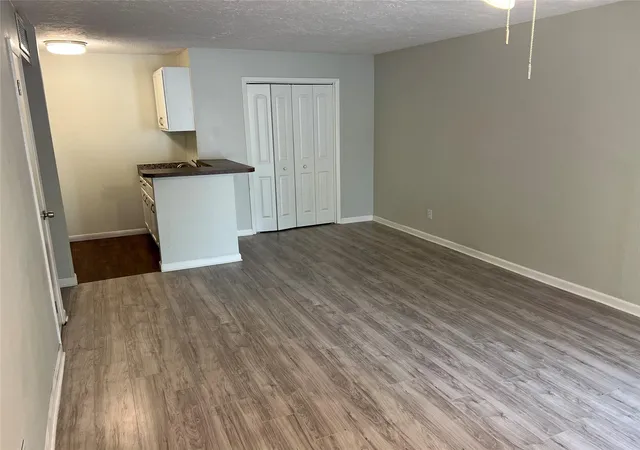 Listing Photo 4 - Condo for sale in building located at 3224 Timmons Ln, Houston, TX 77027 - Unit #125