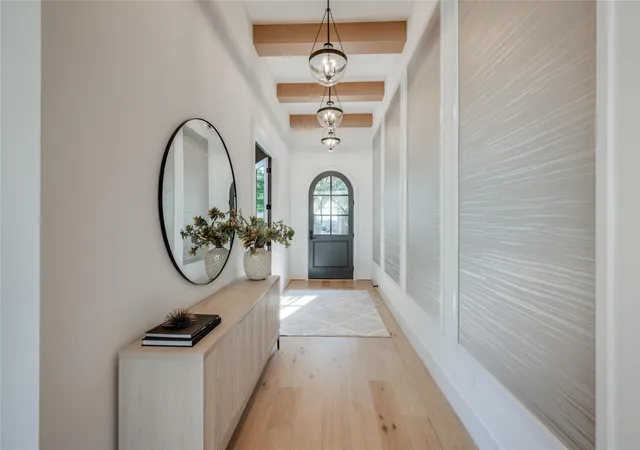 Photo 3 of Sale Pending at 1906 Woodhead St, Houston, TX 77019 | MLS# 14133558 | Listing updated on 2026-07-16