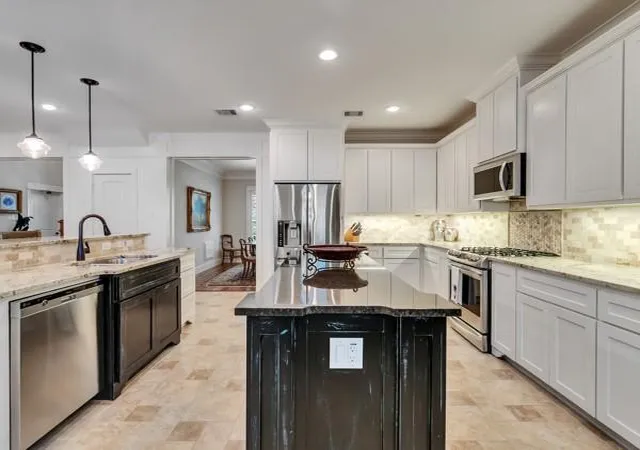 Photo 1 of Single family home for sale at 9 Robin Trl, Conroe, TX 77304 | MLS# 73735684 | Listing updated on 2026-08-19