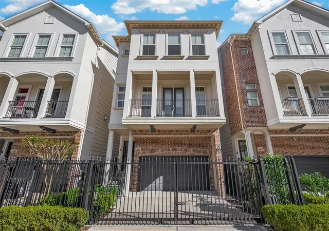 Photo 2 of Single family home for sale at 1429 W 21st Street, Houston, TX 77008 | MLS# 87504839 | Listing updated on 2026-08-22