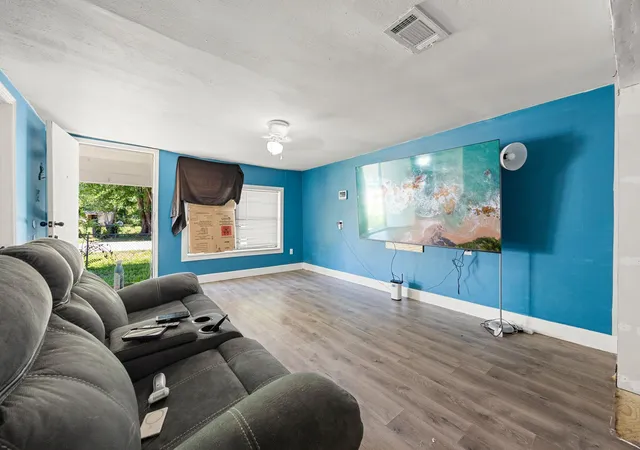 Photo 3 of Single family home for sale at 211 Arcadian Dr, Crosby, TX 77532 | MLS# 54408151 | Listing updated on 2026-06-08